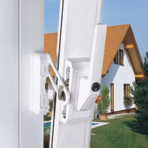 20 Jahre Garantie auf eingebaute Fenster und Türen.